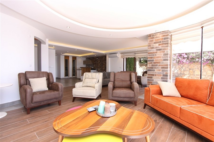 فيلا باطلالات بانورامية ساحرة في ألانيا