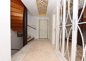 فيلا باطلالات بانورامية ساحرة في ألانيا