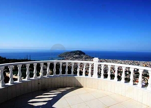 فيلا باطلالات بانورامية ساحرة في ألانيا