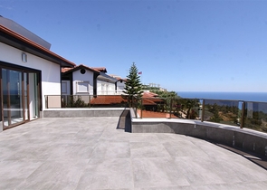 فيلا باطلالات بانورامية ساحرة في ألانيا