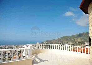 فيلا باطلالات بانورامية ساحرة في ألانيا