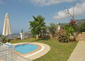 فيلا باطلالات بانورامية ساحرة في ألانيا