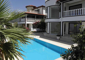 فيلا باطلالات بانورامية ساحرة في ألانيا