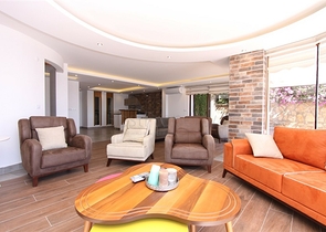 فيلا باطلالات بانورامية ساحرة في ألانيا