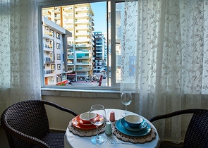 شقة مؤثثة في وسط منطقة محمودلار في ألانيا