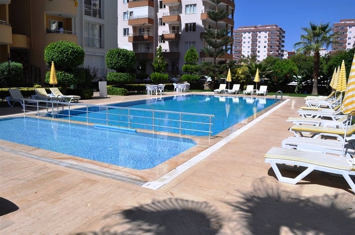 دوبلكس مؤثثة بإطلالات ساحرة في منطقة محمودلار من لانيا