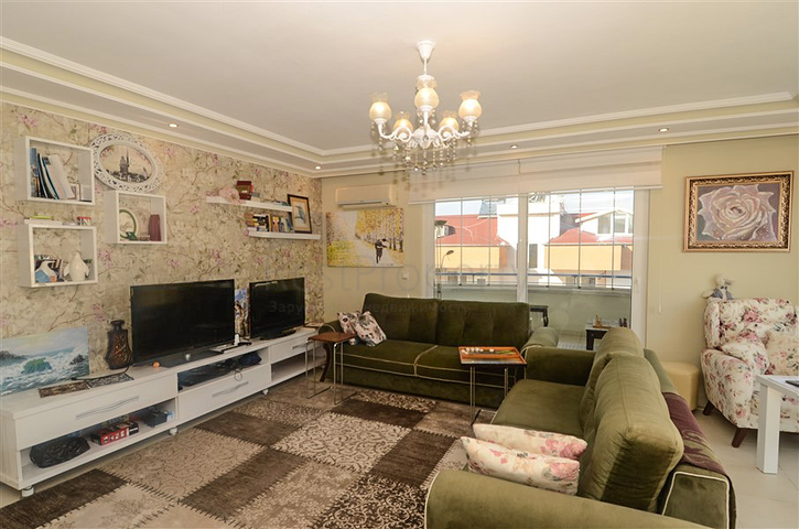 دوبلكس مؤثثة بإطلالات ساحرة في منطقة محمودلار من لانيا