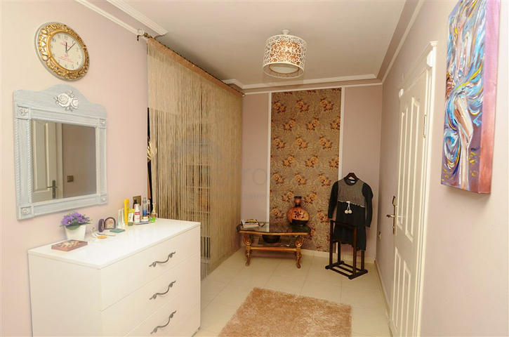 دوبلكس مؤثثة بإطلالات ساحرة في منطقة محمودلار من لانيا