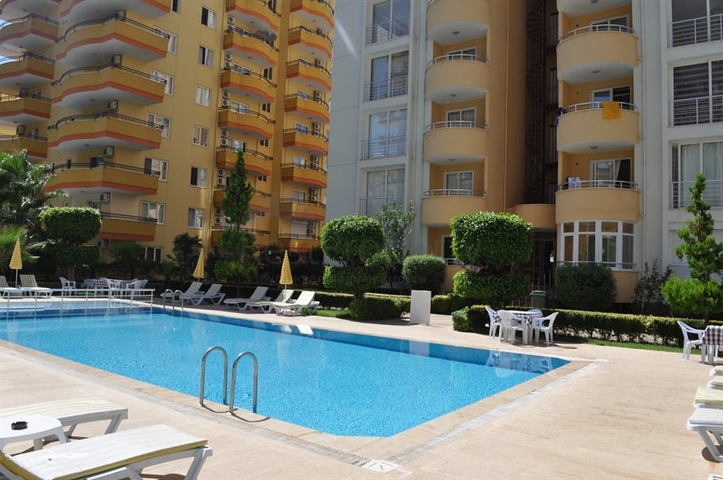 دوبلكس مؤثثة بإطلالات ساحرة في منطقة محمودلار من لانيا