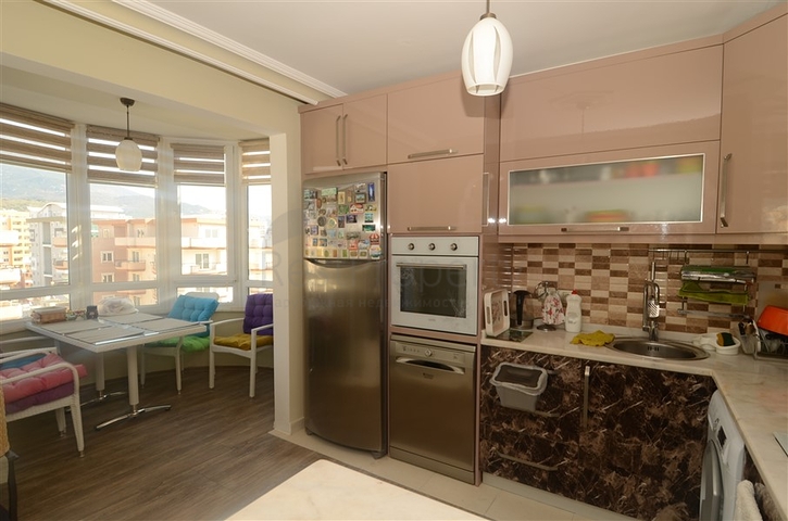 دوبلكس مؤثثة بإطلالات ساحرة في منطقة محمودلار من لانيا