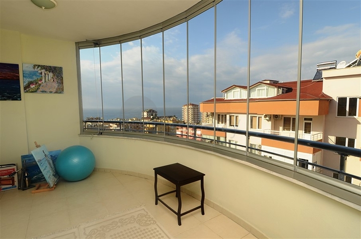 دوبلكس مؤثثة بإطلالات ساحرة في منطقة محمودلار من لانيا