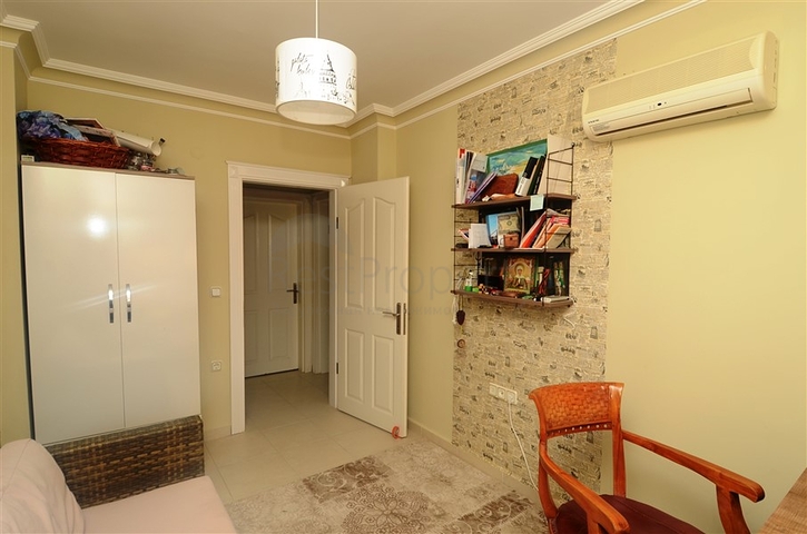 دوبلكس مؤثثة بإطلالات ساحرة في منطقة محمودلار من لانيا