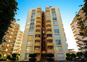 دوبلكس مؤثثة بإطلالات ساحرة في منطقة محمودلار من لانيا