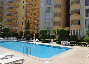 دوبلكس مؤثثة بإطلالات ساحرة في منطقة محمودلار من لانيا