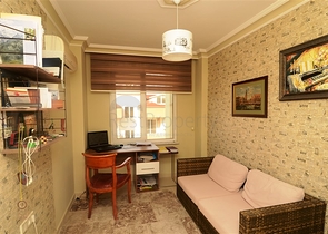 دوبلكس مؤثثة بإطلالات ساحرة في منطقة محمودلار من لانيا