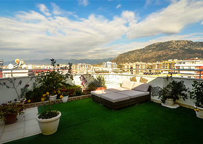 دوبلكس مؤثثة بإطلالات ساحرة في منطقة محمودلار من لانيا