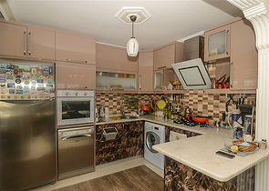 دوبلكس مؤثثة بإطلالات ساحرة في منطقة محمودلار من لانيا