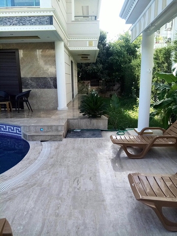 فيلا فاخرة مع بركة سباحة خاصة في في كيمير