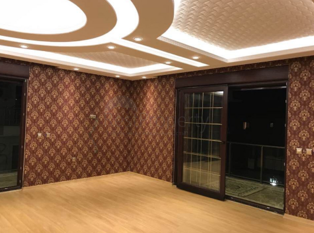 فيلا فاخرة مع بركة سباحة خاصة في في كيمير