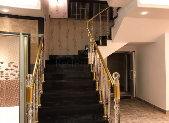 فيلا فاخرة مع بركة سباحة خاصة في في كيمير