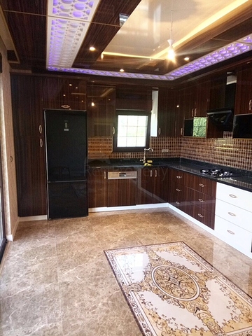 فيلا فاخرة مع بركة سباحة خاصة في في كيمير