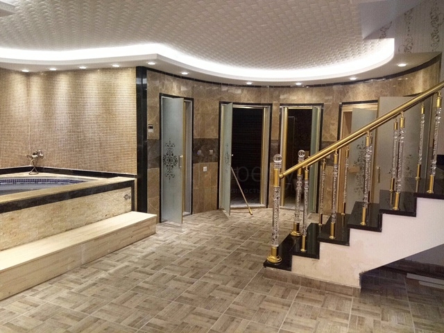 فيلا فاخرة مع بركة سباحة خاصة في في كيمير