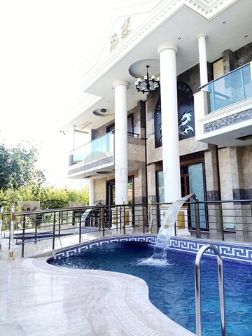 فيلا فاخرة مع بركة سباحة خاصة في في كيمير