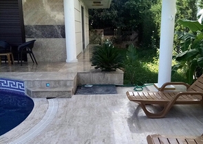 فيلا فاخرة مع بركة سباحة خاصة في في كيمير