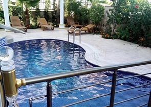 فيلا فاخرة مع بركة سباحة خاصة في في كيمير