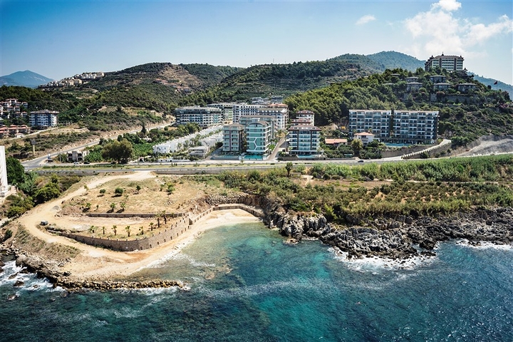 اول صف على البحر - شقق بتصاميم مختلفة - ضمن مجمع حديث في كارجي جاك / الانيا 