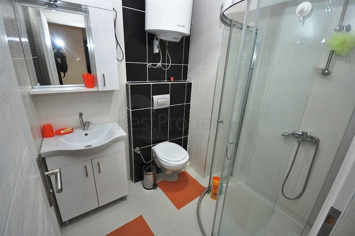 شقة استوديو مريحة للبيع تقع في منطقة محمودلار بسعر مغري للغاية.