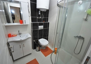 شقة استوديو مريحة للبيع تقع في منطقة محمودلار بسعر مغري للغاية.