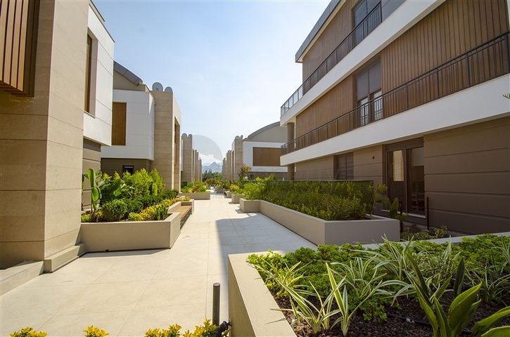 4 + 2 و 5 + 1 فلل ضمن مجمع  في أنطاليا