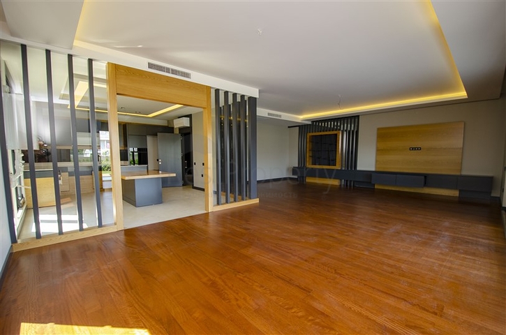 4 + 2 و 5 + 1 فلل ضمن مجمع  في أنطاليا