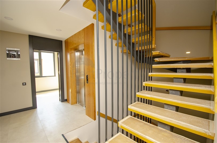 4 + 2 و 5 + 1 فلل ضمن مجمع  في أنطاليا