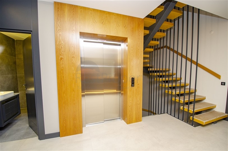 4 + 2 و 5 + 1 فلل ضمن مجمع  في أنطاليا