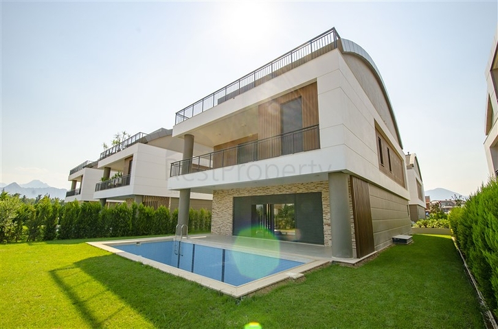 4 + 2 و 5 + 1 فلل ضمن مجمع  في أنطاليا