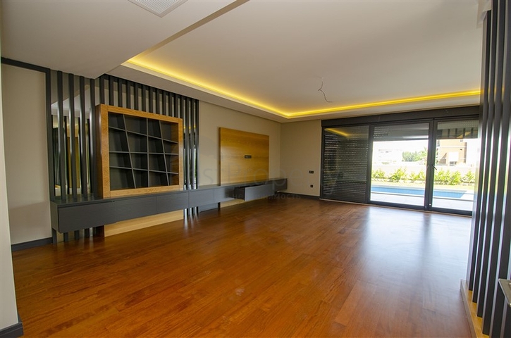 4 + 2 و 5 + 1 فلل ضمن مجمع  في أنطاليا