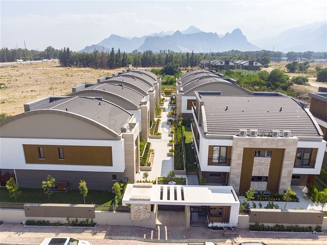 4 + 2 و 5 + 1 فلل ضمن مجمع  في أنطاليا