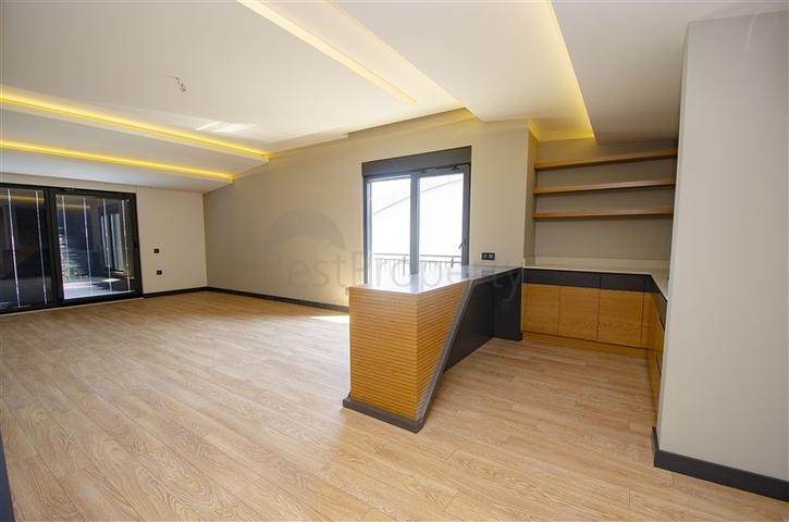 4 + 2 و 5 + 1 فلل ضمن مجمع  في أنطاليا