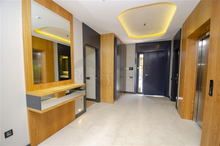 4 + 2 و 5 + 1 فلل ضمن مجمع  في أنطاليا