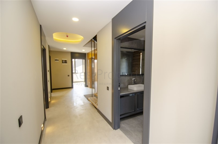 4 + 2 و 5 + 1 فلل ضمن مجمع  في أنطاليا