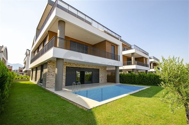 4 + 2 و 5 + 1 فلل ضمن مجمع  في أنطاليا