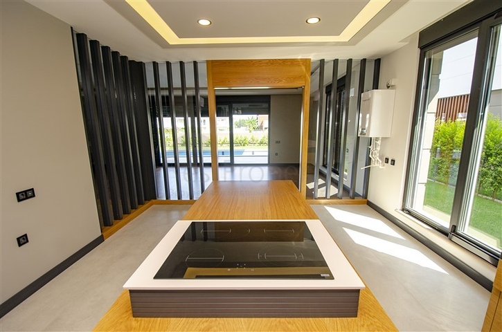 4 + 2 و 5 + 1 فلل ضمن مجمع  في أنطاليا