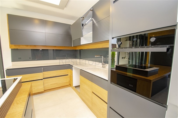 4 + 2 و 5 + 1 فلل ضمن مجمع  في أنطاليا