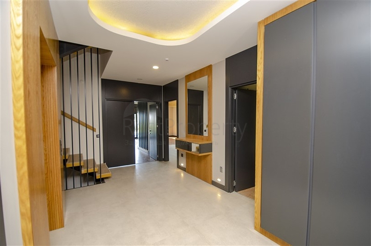 4 + 2 و 5 + 1 فلل ضمن مجمع  في أنطاليا