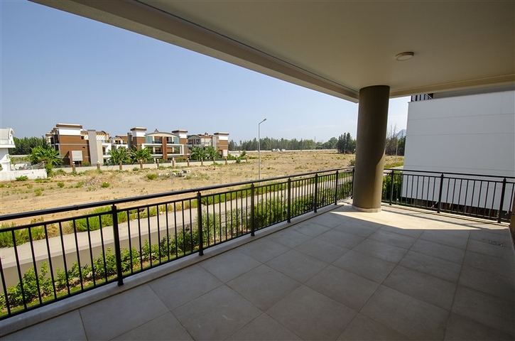 4 + 2 و 5 + 1 فلل ضمن مجمع  في أنطاليا