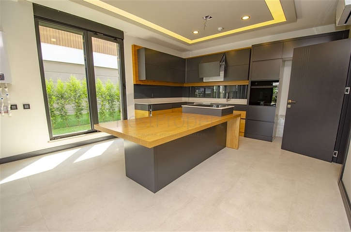 4 + 2 و 5 + 1 فلل ضمن مجمع  في أنطاليا