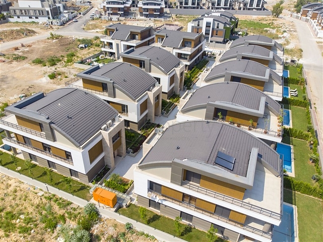 4 + 2 و 5 + 1 فلل ضمن مجمع  في أنطاليا