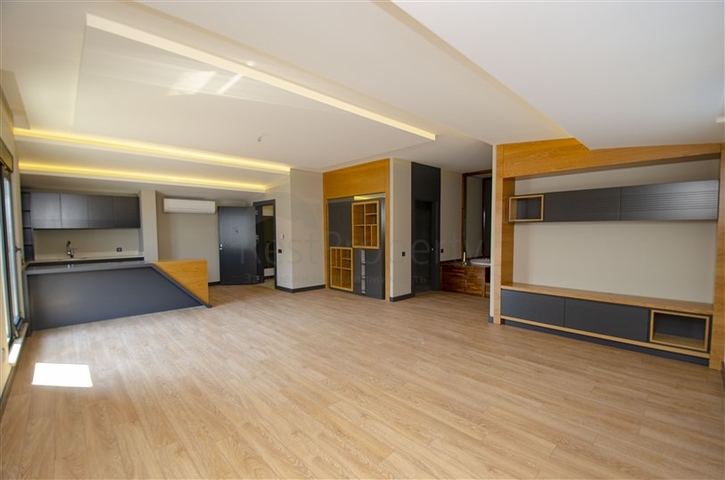 4 + 2 و 5 + 1 فلل ضمن مجمع  في أنطاليا